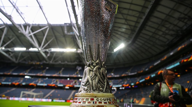Yarın oyanacak UEFA Kupası'nı Ajax kazanırsa ortaya ciddi bir kriz çıkabilir.