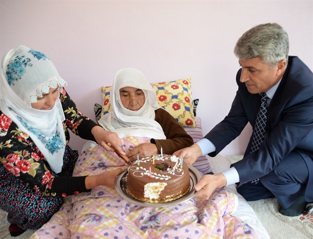 118-year-old from Turkey claims to be oldest person