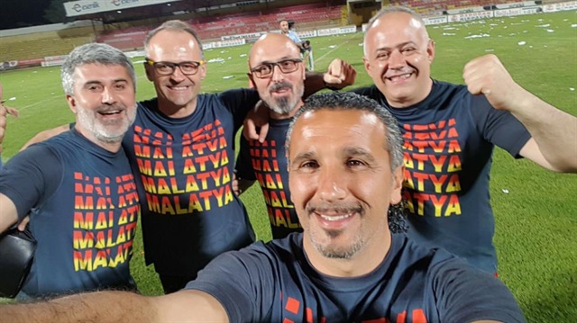 
Süper Lig'de yükselen Yeni Malatya'da teknik direktör İrfan Buz teknik ekibini dağıttı.