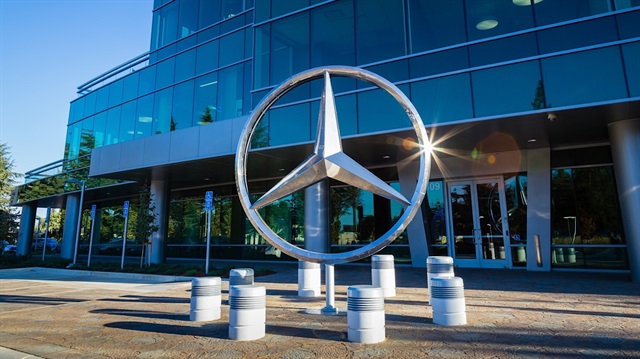 Mercedes-Benz ana akıma hitap eden lüks ve konforlu otomobiller üretiyor.