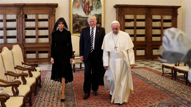 لقاء فريد من نوعه بين بابا الفاتيكان وترامب أمريكا.. وميلانيا تكتسي بوشاح