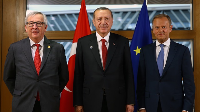 President Recep Tayyip Erdoğan (C), EU Council President Donald Tusk (R) and EU Commission President Jean-Claude Juncker (L).