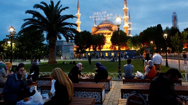 رمضانيات إسطنبول.. بهجة تتزين بها الساحات طيلة شهر الصيام