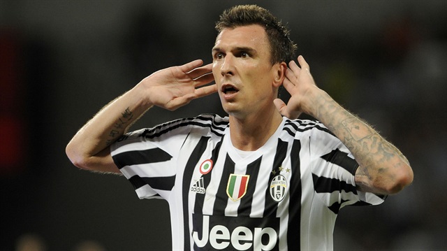 Juventus'un Hırvat golcüsü Mandzukic, Torino'da kalmaya karar verdi.