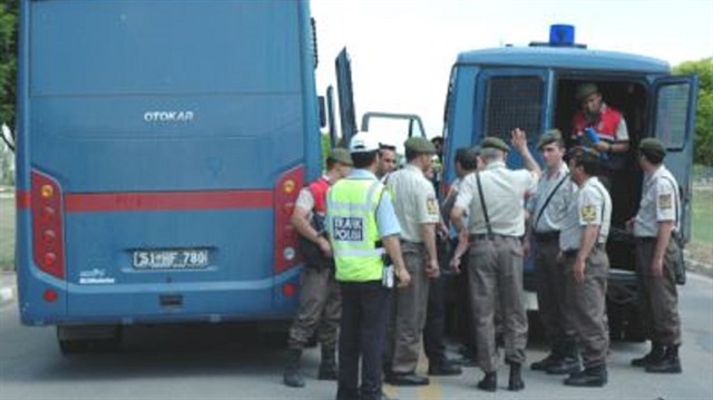 ​FETÖ sanıklarını taşıyan cezaevi aracı kaza yaptı