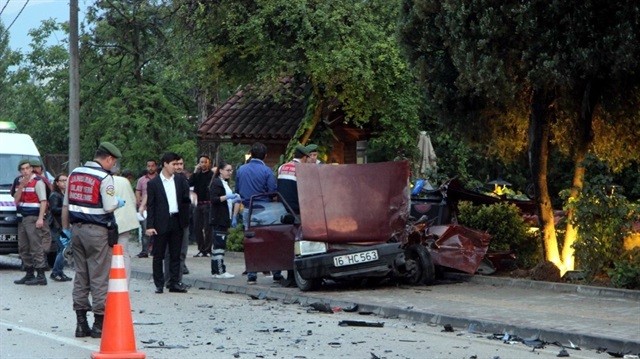 Bursa’da iki araç çarpıştı 1 ölü 5 yaralı-Bursa haberleri