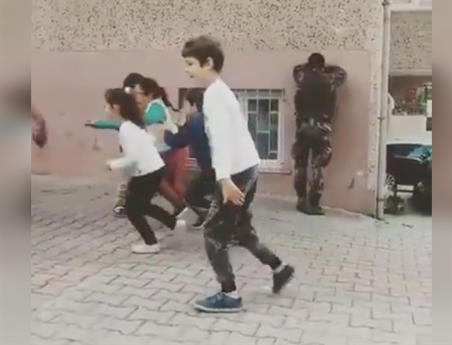 Özel harekat polisi saklambaç oynarsa