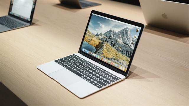 ABD'li teknoloji devi Apple, yeni MacBook'u tasarımı için çerçevesiz ekran patenti aldı.