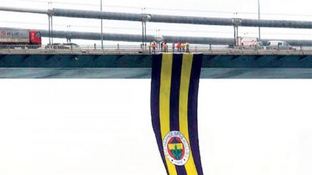 Euroleague şampiyonu Fenerbahçe'nin bayrakları köprülere asılacak.