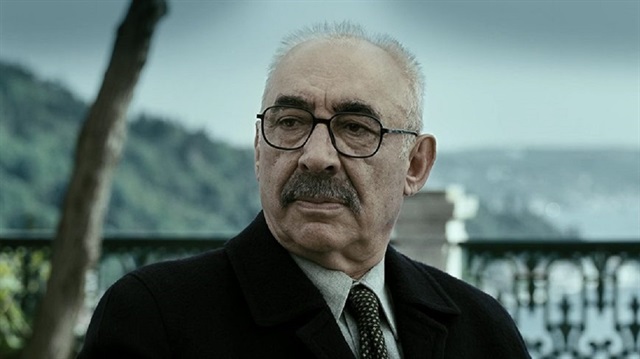 Şener Şen ve yönetmen Yavuz Turgul'un "Yol Ayrımı" filminin çekimlerine başladığı ortaya çıktı.