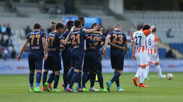 Başakşehir, Adanaspor'u İtalyan golcüsü Napoleoni'nin son dakikalarda attığı golle 2-1 mağlup etti.