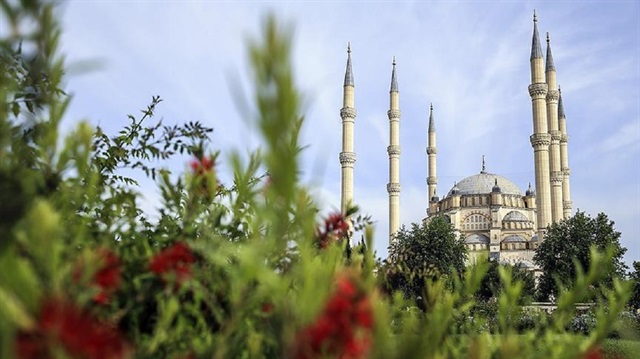 يلدريم يهنئ الشعب التركي والعالم الإسلامي بحلول رمضان