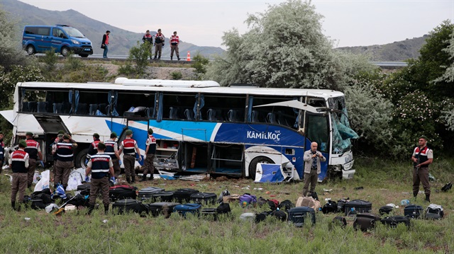 تركيا.. مصرع 8 في تدهور حافلة قرب العاصمة
