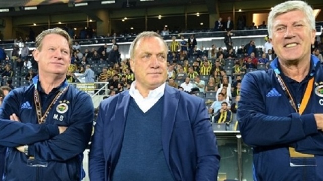 Mario Been (solda) APOEL'in yeni teknik direktörü oldu.