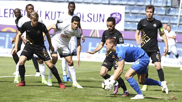 Rizespor, Osmanlıspor'u yenerek umutlarını son haftaya taşıdı. 