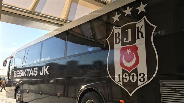 Beşiktaşlı kafileyi taşıyan otobüs şampiyonluğu şimdiden kutlamaya başladı...