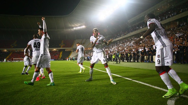 Beşiktaşlı futbolcuların gol sevinci.