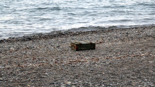 Zonguldak'ta 20 adet el bombası olan mühimmat sandığı kıyıya vurdu
