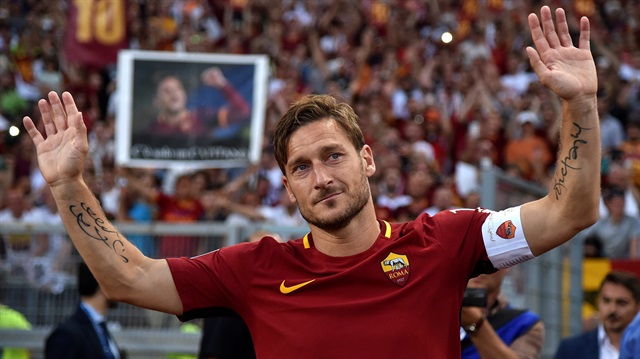 Roma'nın efsane futbolcusu Francesco Totti, son kez sarı kırmızı formayı giydi.
