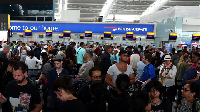 İngiliz havayolu şirketi British Airways'in (BA) bilgisayar sistemindeki arıza giderilmesine rağmen uçuş iptalleri ve aksamaların devam ettiği bildirildi.