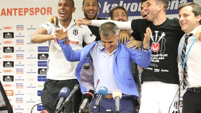 Beşiktaşlılar 15. şampiyonluğu coşkuyla kutladı.