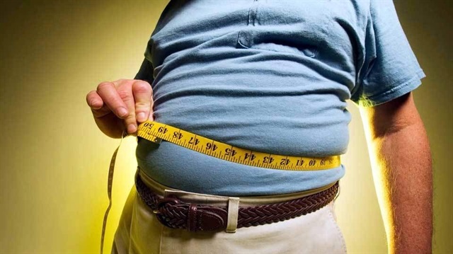 Diyabet ve tiroid rahatsızlıklarının, tıkınırcasına yeme bozukluğunun ve dürtü denetim bozuklukları gibi hormonal ve psikolojik sebeplerin obezite veya diğer kilo sorunlarına neden olabildiğini belirten Yrd.Doç.Dr. Emre Tan, kilo verme konusunda uyarılarda bulundu.​