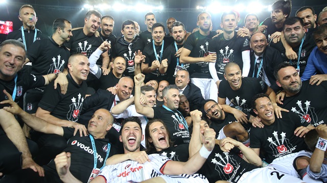 Beşiktaş, Süper Lig'in bitmesine 1 hafta kala şampiyonluğunu ilan etti.