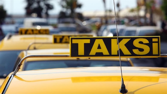  İstanbul Büyükşehir Belediyesi Ulaşım Koordinasyon Merkezi'nin (UKOME) tüm taksilere havalimanlarından müşteri alabilme imkanı getirdiğine dair haberine, İBB'den açıklama geldi. 
