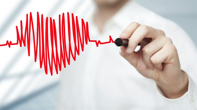 Uzmanlar, devam eden hafif veya orta şiddette mide ağrısı çekenleri, kalp krizi riskine karşı uyarıyor.
