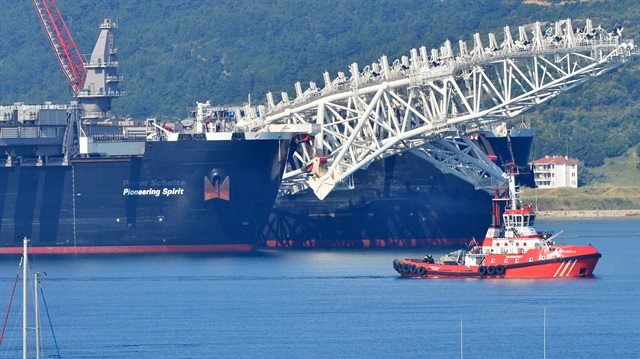 'Türk Akımı Projesi' için gelen dev gemi boğazdan geçti. 