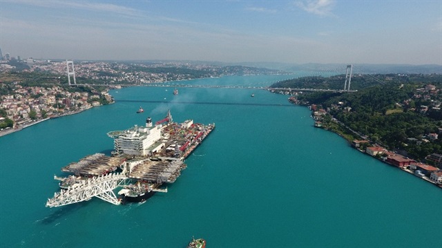 Dev gemi İstanbul Boğaz'ından geçti