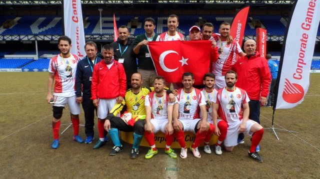Cumhurbaşkanı Recep Tayyip Erdoğan’ın bir dönem kaptanlığını yaptığı İETT Futbol Takımı, üç yıl üst üste şampiyonluğun ardından 2017’de de tekrar Dünya Şampiyonluğu’ nu kazandı.
