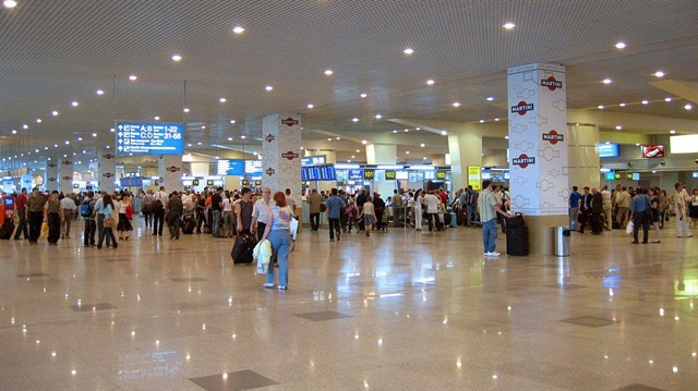 Moskova'da üç havalimanında bomba ihbarı yapıldı.