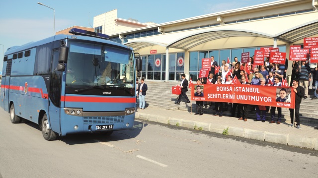 ​Şehitler varken kendini anlatma