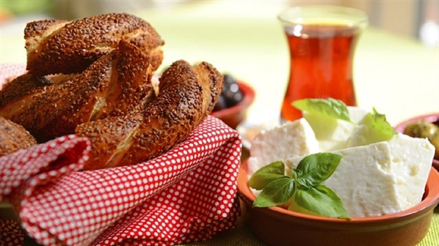 Simit ve çay: İşte vazgeçilmez ikili.