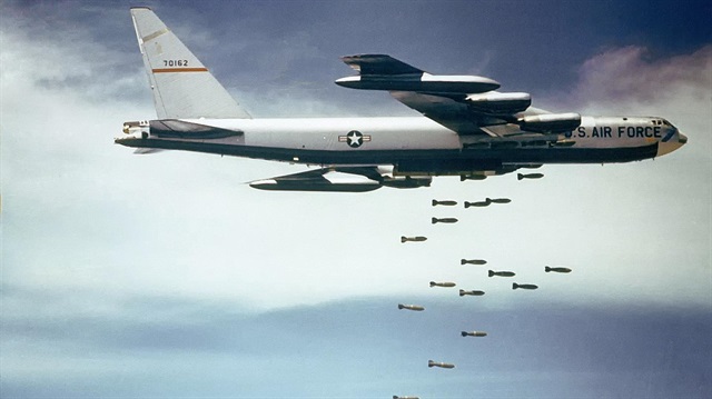 ABD, Rusya sınırına nükleer silah taşıyabilen B-52 bombardıman uçağı gönderecek.