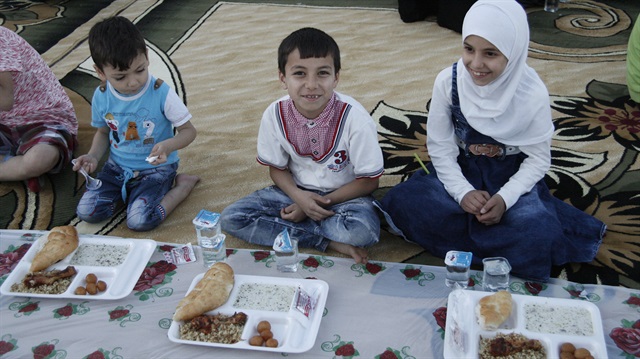 Suriyeli yetim çocuklar iftarda buluştu

