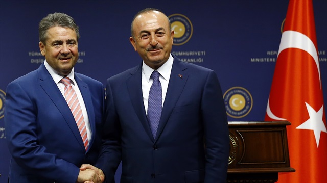 German Foreign Minister Sigmar Gabriel and his Turkish counterpart Mevlut Cavusoglu 