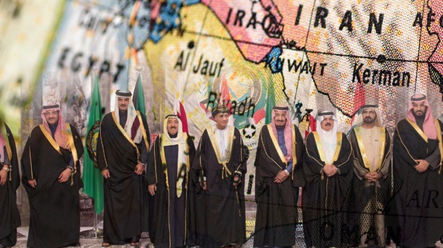 Suudi Arabistan, Bahreyn, Birleşik Arap Emirlikleri, Mısır ve 3 ülke daha Katar'daki diplomatik faaliyetlerini durdurdu. 