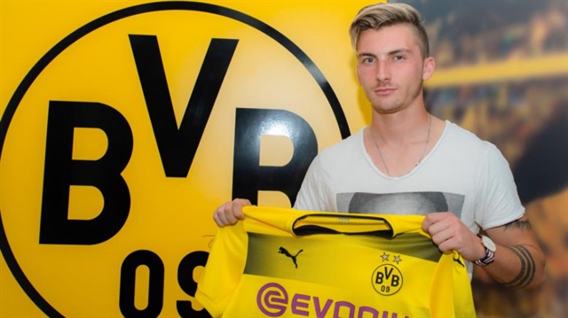 Maximilian Philipp Dortmund formasıyla poz verdi.