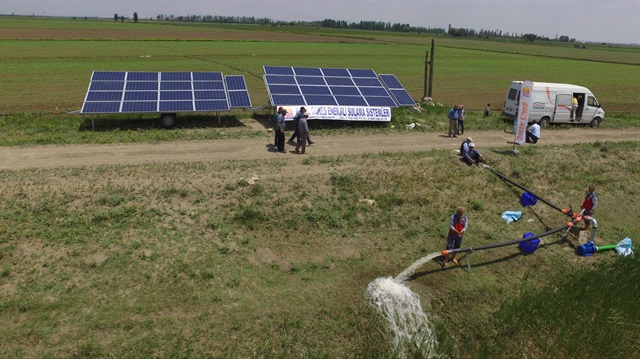 مواطن تركي يسخر الطاقة الشمسية لري الأراضي الزراعية