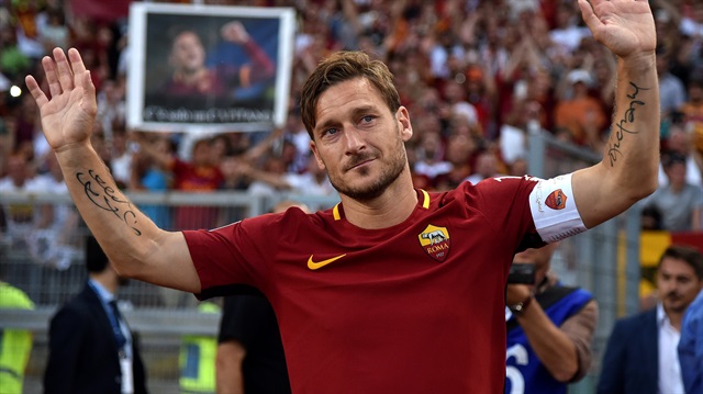 Roma'nın kaptanı Totti, Genoa maçıyla takımına veda etti.
