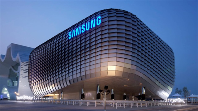 Samsung'un 6 yıllık çalışanı, 800 bin dolar olan borcunu kapatmak için firmanın Suwon merkezinden 711 bin dolarlık akıllı cihaz çalarak ikinci elciye sattı. 