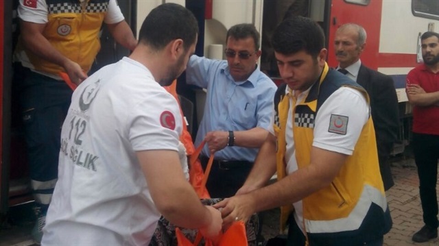 Anne Z.K. ve bebek ambulansla Adana'ya götürüldü.

