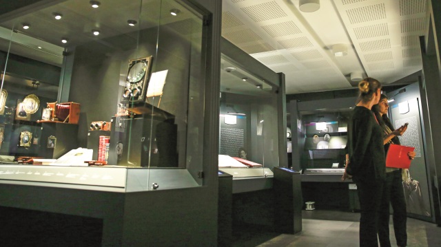 Sergide 19. yüzyıla ait kitaplar, teknik malze meler ve Rahmi M. Koç Müzesi koleksiyonu na ait 2 adet fotoğraf makinası yer alıyor Birbirinden kıymetli bu eserler ve fotoğraflar 10 Ekim'e dek Sadberk Hanım Müzesi'nde görülebilir.