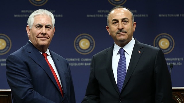 U.S. Secretary of State Rex Tillerson (L) and Turkish counterpart Mevlüt Çavuşoğlu (R)