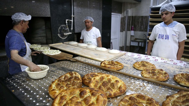 ​Ramazanda günde 3 milyondan fazla ekmek ve pide çöpe gidiyor.