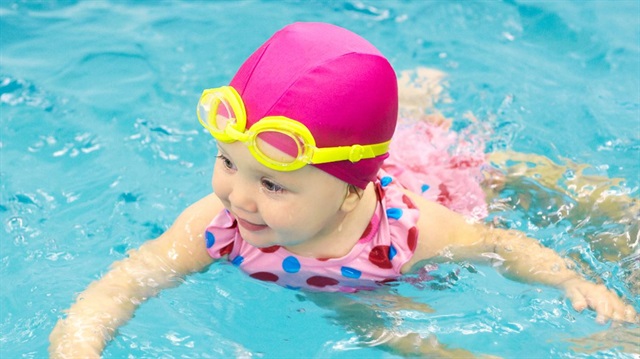 Bebeklerde yüzme eğitimi ne zaman başlamalı?
