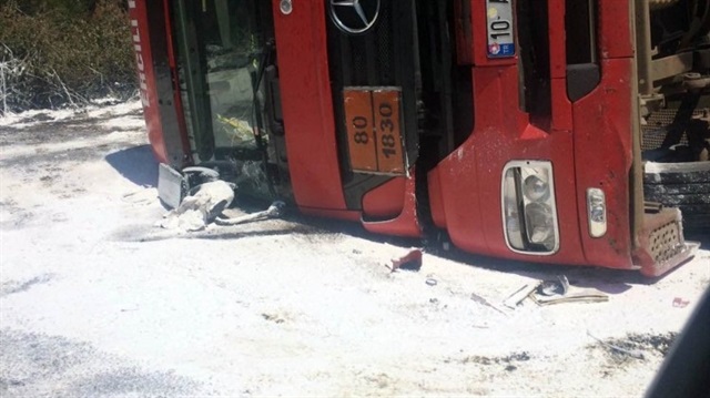 Tanker devrildi, 25 ton asit çevreye saçıldı! Manisa yerel haber