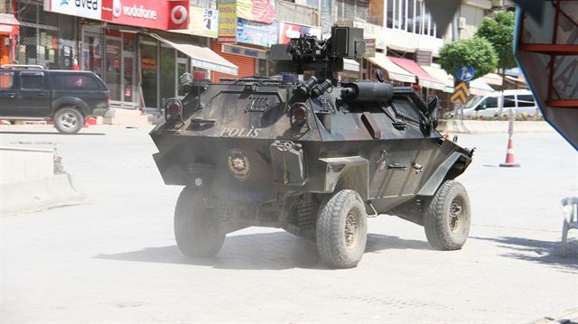 Şırnak'ta zırhlı polis aracı devrildi: 8 polis yaralı